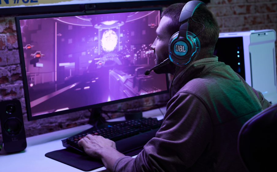 JBL Quantum ONE Hol dir den Vorsprung der Profis mit JBL QuantumSPHERE 360™ mit Head-Tracking - Image